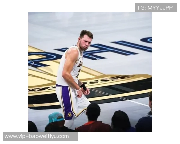 东契奇罚球失误遗憾错过赛季首场50分里夫斯无奈呼喊罚进一个啊